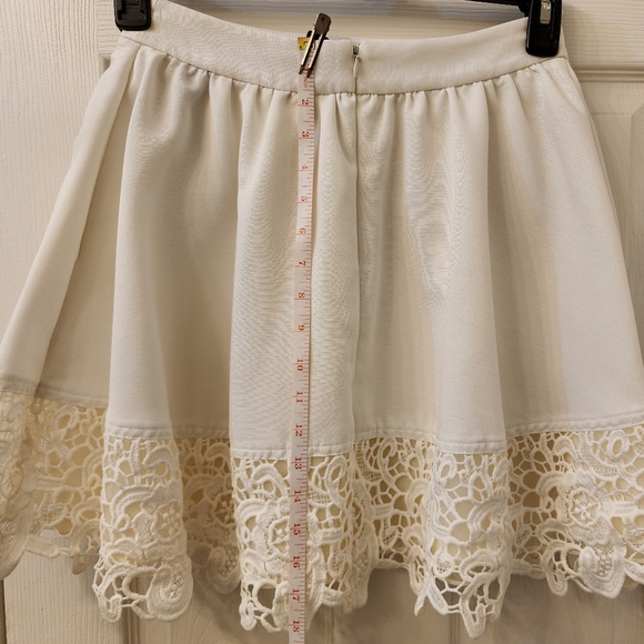Express A-line mini skirt with lace bottom ivory size 4 - Picture 5 of 8
